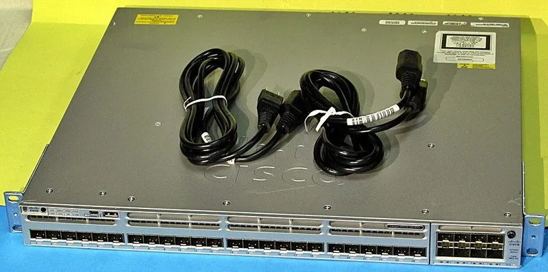 Коммутатор Cisco WS-C3850-32XS-E 24 Ports 10GBase-T w 715WAC Catalyst Switch Tax