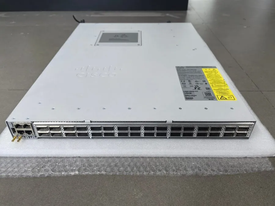 Коммутатор Cisco 8101-32FH-O 32X400G
