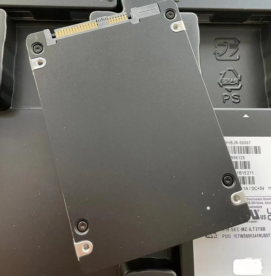 SSD-накопитель 3.84TB SSD Samsung PM1643a 2.5" SAS MZ1LT3T8HBLS-00007 MZ-ILT3T8B