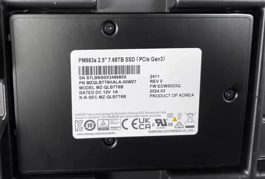 SSD-накопитель Samsung PM983A 7.68TB SSD 2.5" U.2 PCIe Gen3 NVMe MZ-QLB7T6B MZQL