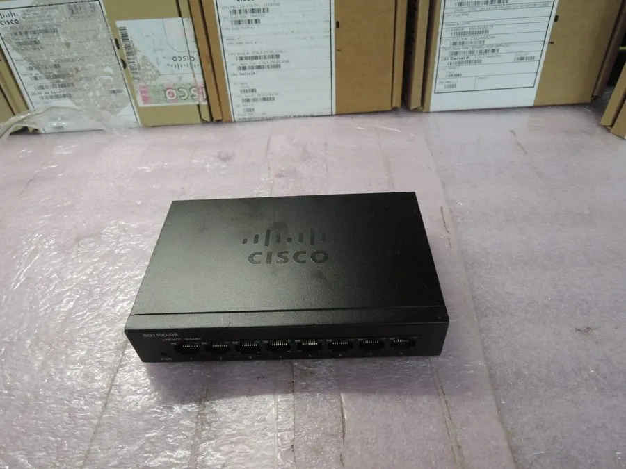 Коммутатор Cisco 8-Port Gigbit Desktop Switch With Power Cord SG110d-08