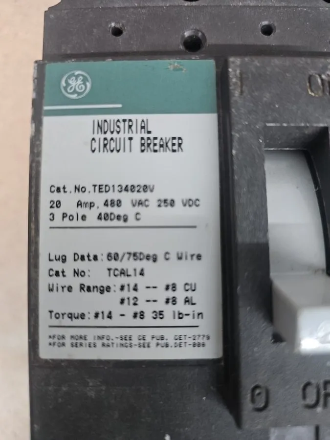 Автоматический выключатель GE Ted134020V 3-Pole 20A 480V 18kA Bolt-On Circuit Br