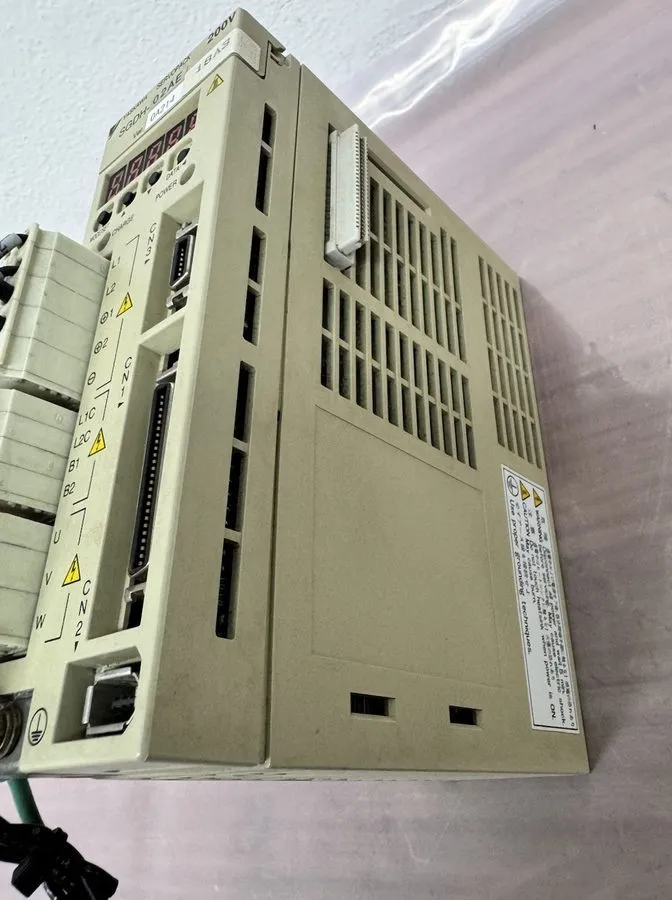 Сервопривод Yaskawa KCC-REM-Yec-SGDH02AE1-004 200V Servopack SGDH-02AE
