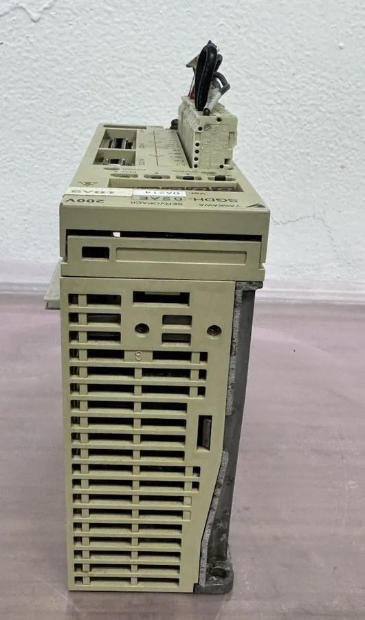 Сервопривод Yaskawa KCC-REM-Yec-SGDH02AE1-004 200V Servopack SGDH-02AE — фото лота 2