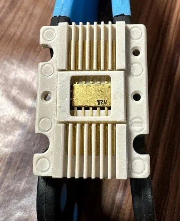Микросхема SN54L72T Texas Instruments Mil-Spec Gold Flat Pack IC Chip Vintage-ic — фото лота 1