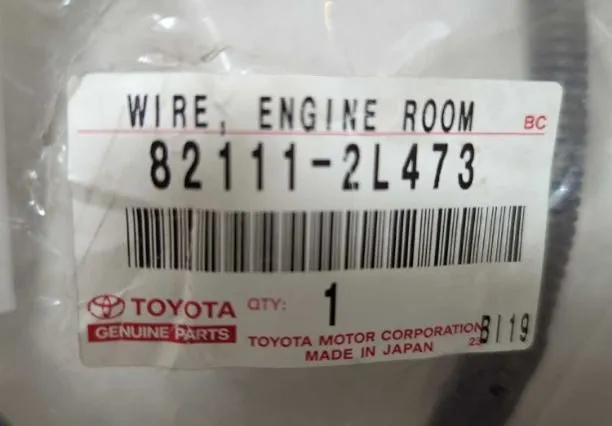 Жгут проводов Engine Bay Wire Harness Fuse Box 2000-2005 Toyota Celica 82111-2L4 — фото лота 1