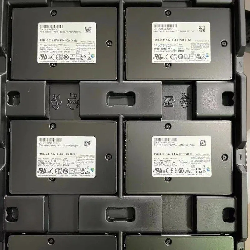 SSD-накопитель Samsung PM983 1.92TB SSD 2.5" U.2 PCIe 3.0 x4 MZQLB1T90 MZQLB1T9H