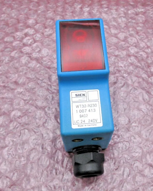 Датчик приближения Sick Proximity PhotoElectric Sensor WT32-R230 100-2000MM 24-2