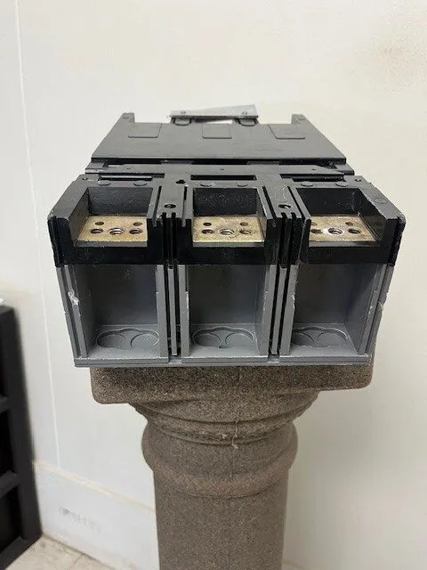 Автоматический выключатель Siemens Sentron LXD63B600 Main Breaker 600A 3-Pole 60