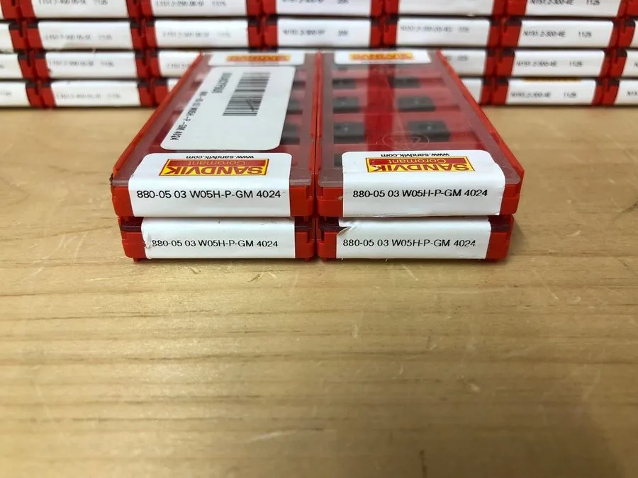 Режущий инструмент SANDVIK COROMANT 880-03 03 W05H-P-GM 4044 CARBIDE INSERT