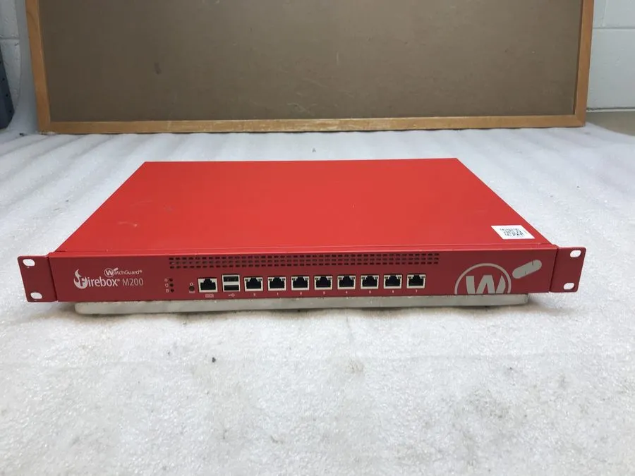 Межсетевой экран WatchGuard FireBox M200 ML3AE8 8-Port Gigabit Ethernet Network 