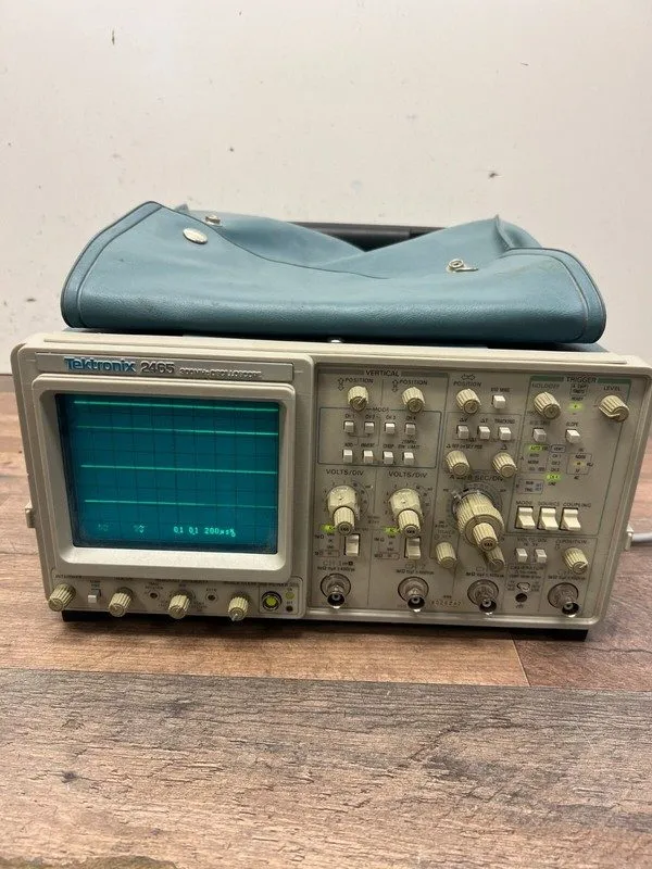 Осциллограф Calibrated TEKTRONIX 2465 300MHz 4 Channel OSCILLOSCOPE