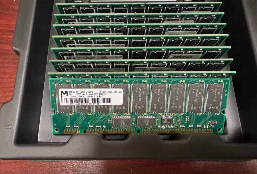 Модуль памяти Micro Vintage 128MB (16x72) PC133-333-541-B1 ECC CL3 REG MT18LSDT1 — фото лота 1