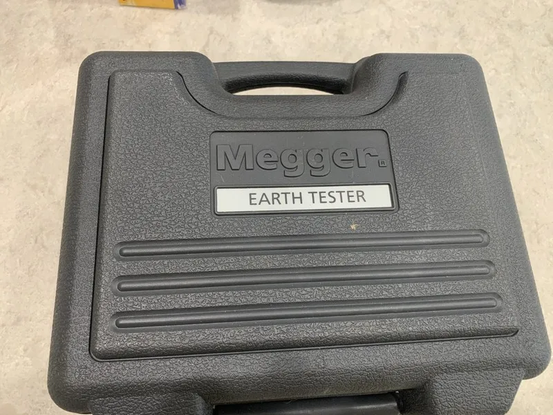Тестер Megger DET3TD 3-terminal Ground Resistance Tester With Case — фото лота 2