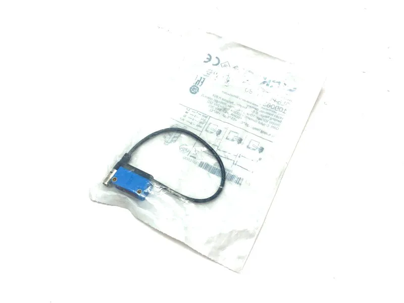 Фотоэлектрический датчик Sick GL6-P0511S80 Retro-Reflective Photoelectric Sensor
