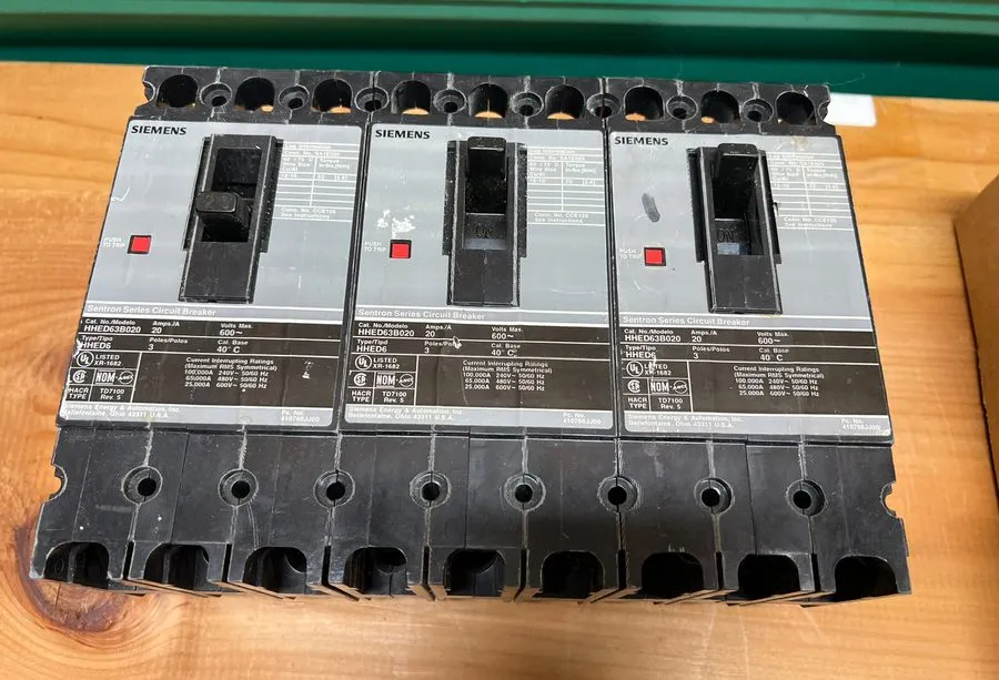 Автоматический выключатель Siemens Sentron 20 Amp Circuit Breaker 3 Pole 600 VAC