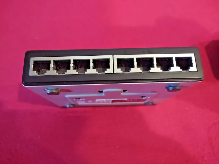 Коммутатор Linksys SD208 Cisco System Gray/Silver 8-Port 10/100 Standalone Netwo