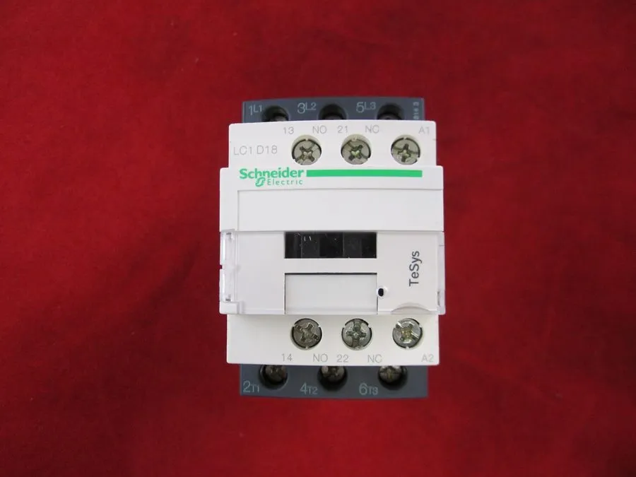 Контактор Schneider Electric TeSys Control IEC Contactor LC1D18B7 24V AC 18A 3-P