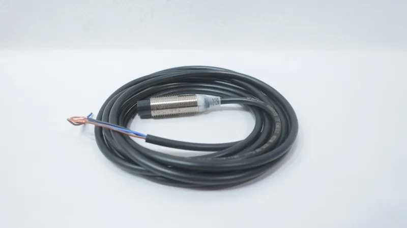 Датчик приближения Omron E2E-X5MB1D12 Proximity Sensor
