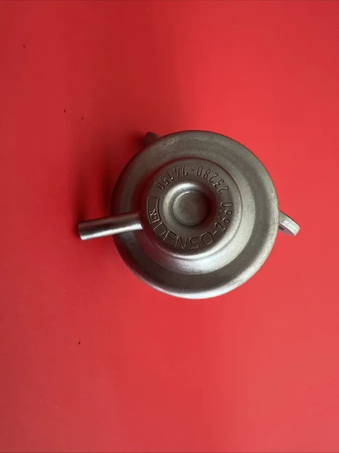 Трубопроводная арматура Toyota Camry Celica MR2 Fuel Injection Pressure Regulato — фото лота 1