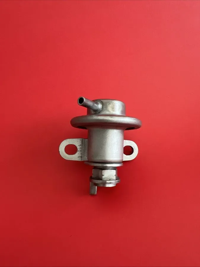 Трубопроводная арматура Toyota Camry Celica MR2 Fuel Injection Pressure Regulato — фото лота 2