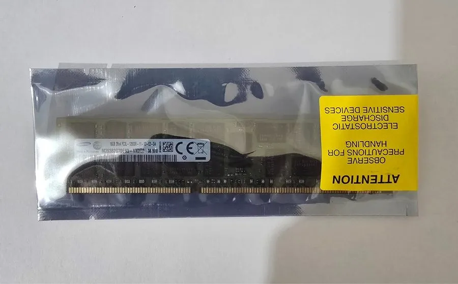 Модуль памяти Samsung 16GB 2Rx4 PC3L-12800R M393B2G70EB0 Server Memory RAM — фото лота 1