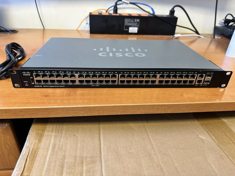 Коммутатор Cisco SG250-50P 50-Port Gigabit PoE GOOD CONDITION