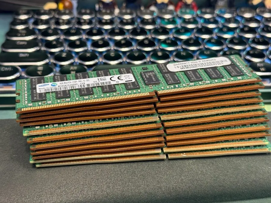 Модуль памяти Samsung 16GB M393A2G40DB0-CPB, PC4-2133P-RA0-10-DC0 DDR4, ECC Regi