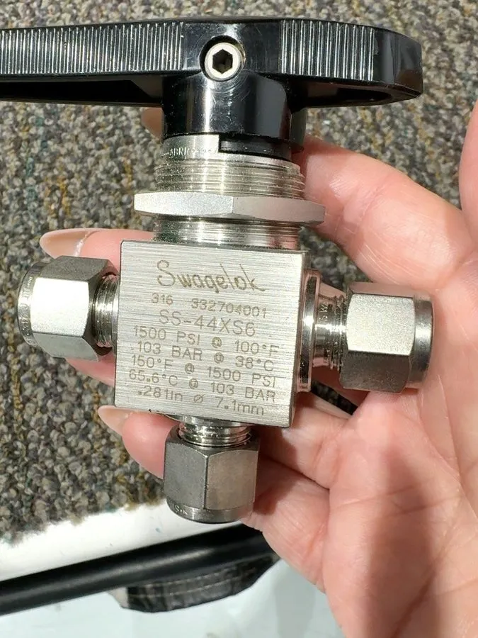 Клапан Hanbay MDM-060DT Valve Actuator w/ Swagelok SS-44XS6 3-Way 12-24VDC — фото лота 1
