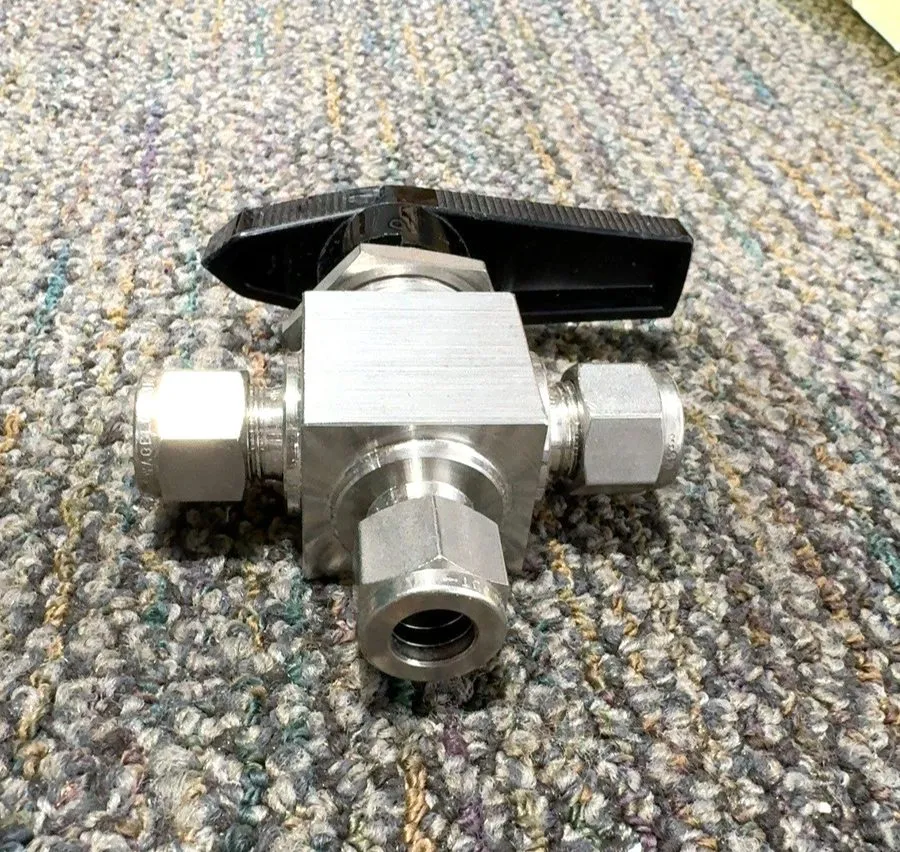Клапан Hanbay MDM-060DT Valve Actuator w/ Swagelok SS-44XS6 3-Way 12-24VDC — фото лота 2