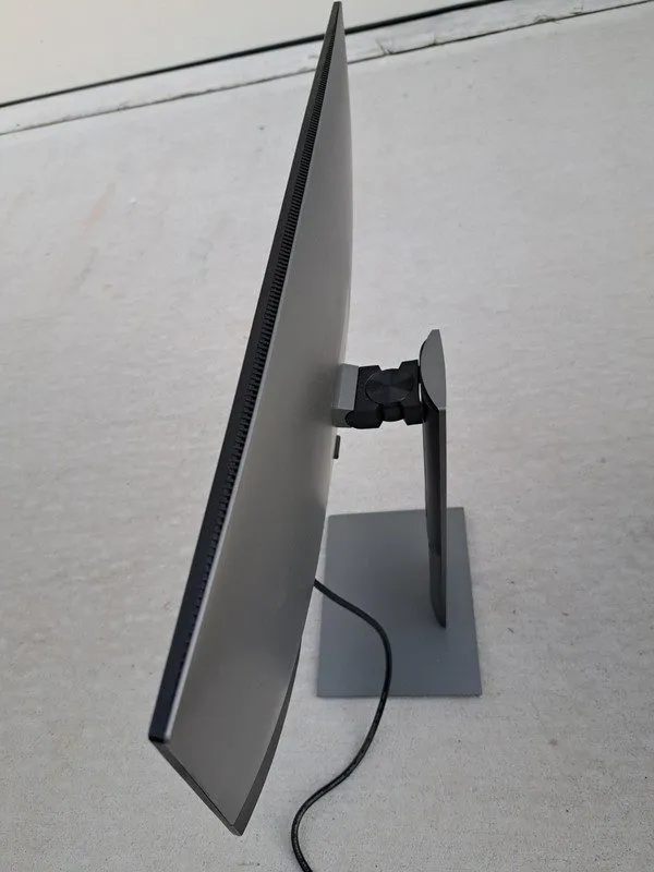 Монитор Dell UltraSharp U2419H 24-inch LCD Monitor HDMI DP 1920x1080 — фото лота 2