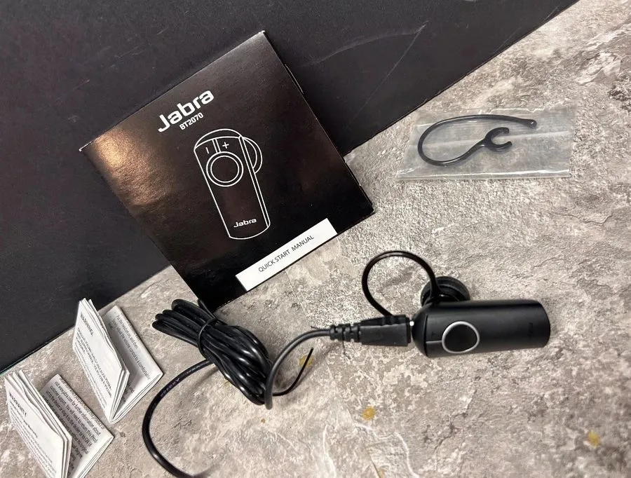 IP-телефон Jabra BT2070 Wireless Bluetooth ear hook Headset earphone & charger r — фото лота 1