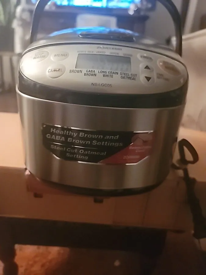 Рисоварка Zojirushi Micom Rice Cooker And Warmer Silver Black NL-BAC05SB — фото лота 2