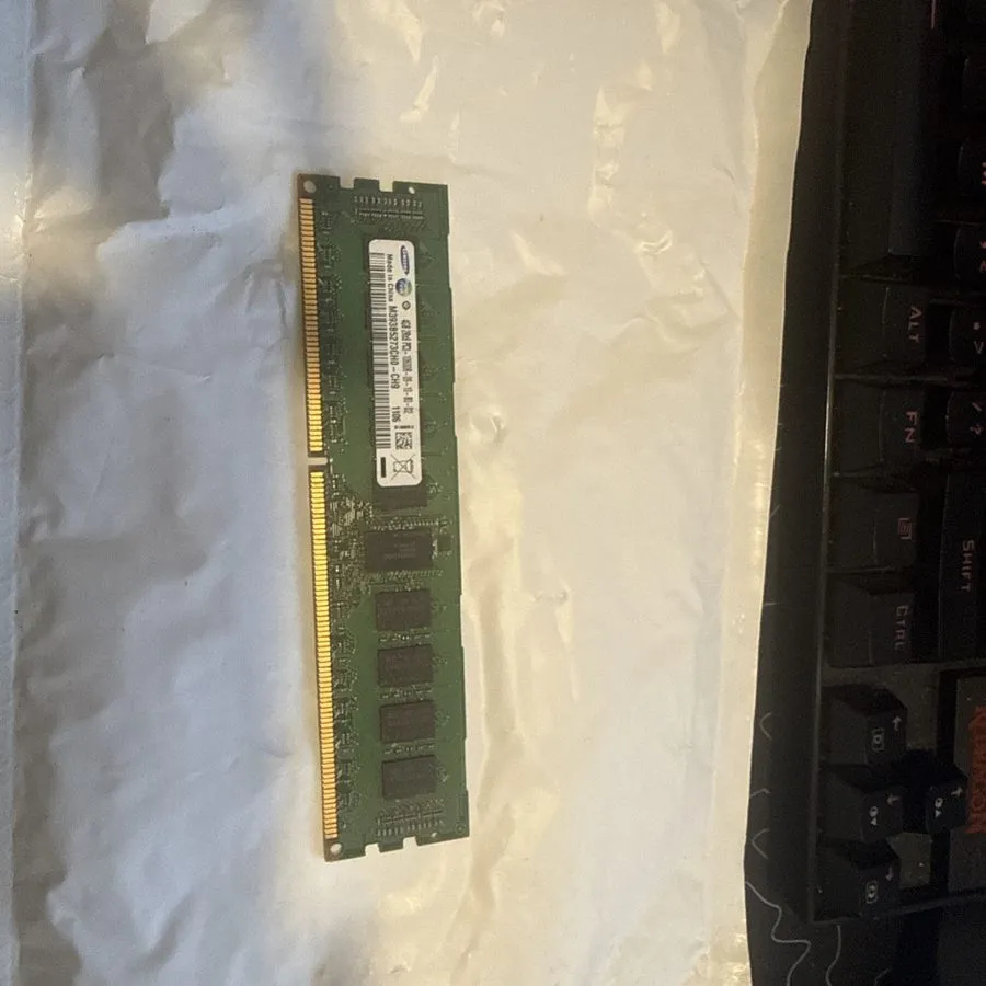 Модуль памяти SAMSUNG 4GB PC3-10600R DDR3-1333 REGISTERED ECC M393B5270CH0-CH9Q5