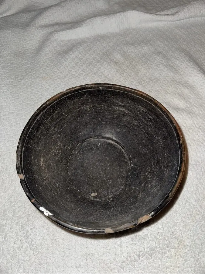 Оборудование видеонаблюдения Authentic Mayan Blackware Tripod Bowl with Incised  — фото лота 1