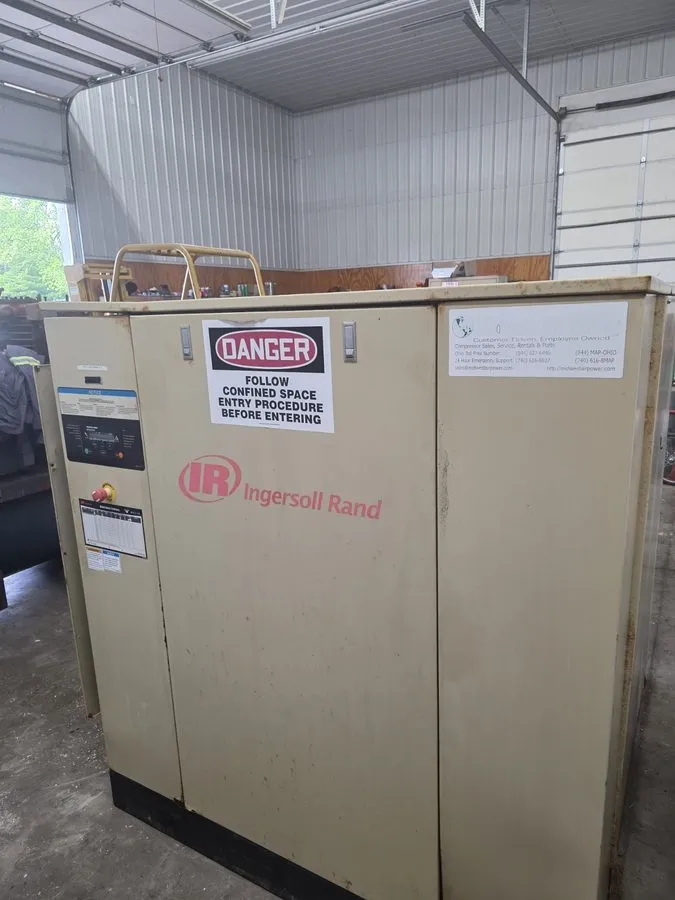 Компрессор 75 HP INGERSOLL-RAND MODEL #SSR-XF75 ROTARY SCREW AIR COMPRESSOR — фото лота 1