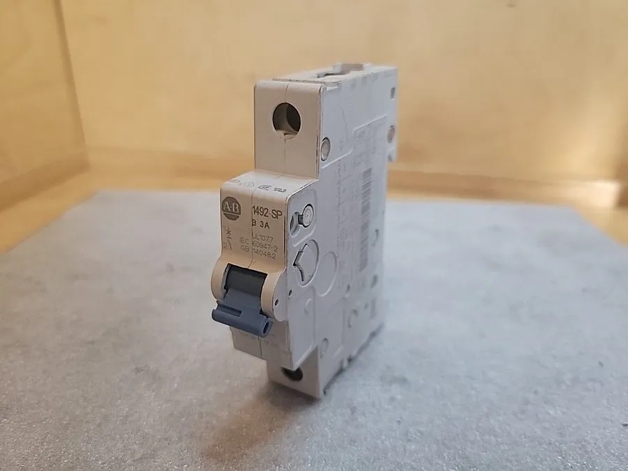 Автоматический выключатель Allen Bradley 1492-SPM1B030, 1492-SP (New, No Factory