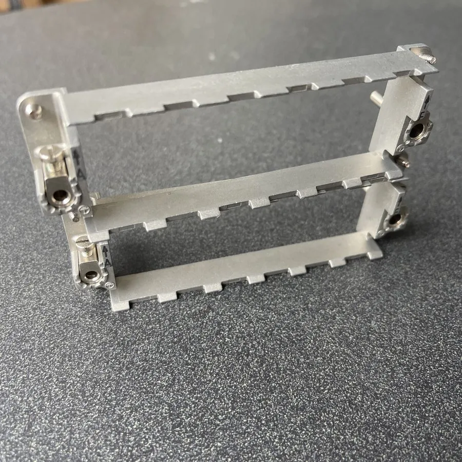 Модуль Harting 09140240301 Retaining Frame (H) 24B — фото лота 1