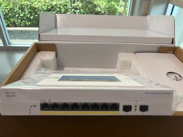 Коммутатор Cisco Business CBS220-8FP-E-2G 8-Port Gigabit PoE+ Switch