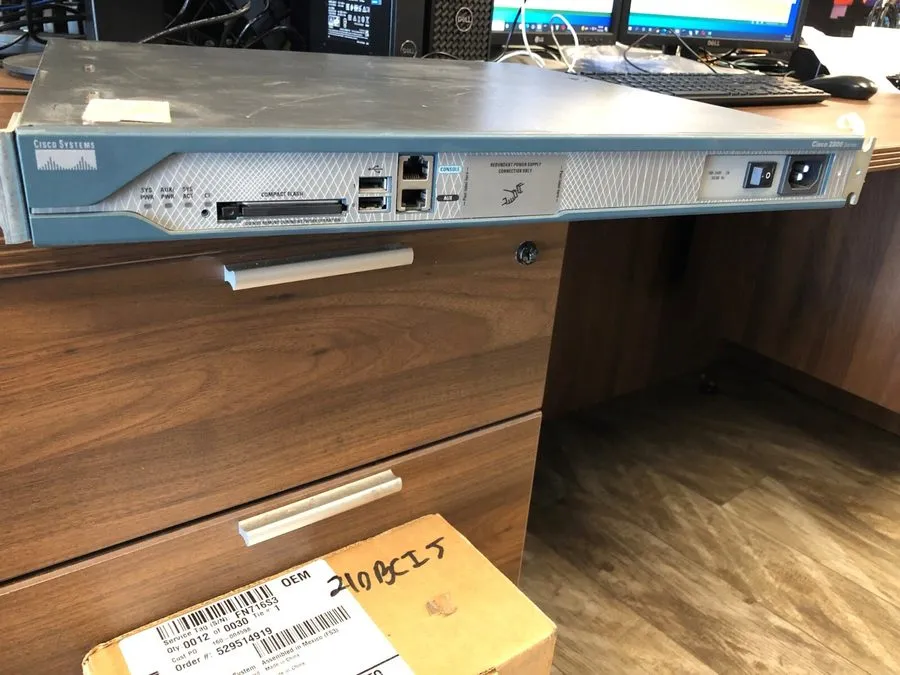 Маршрутизатор Cisco 2800 2-Port 10/100 Wired Router (CISCO2811-CCME/K9)