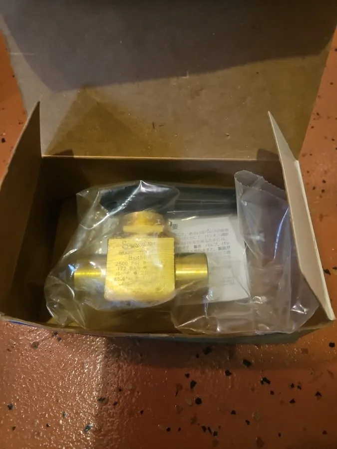 Клапан Swagelok B-45F8 2500psi Brass Valve 1/2" NPT Female