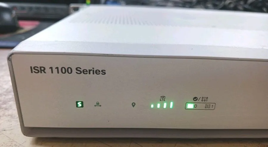 Маршрутизатор Cisco C1111-8PLTEEA ISR 1100 Series 8-Port Dual GE SFP LTE Router — фото лота 1