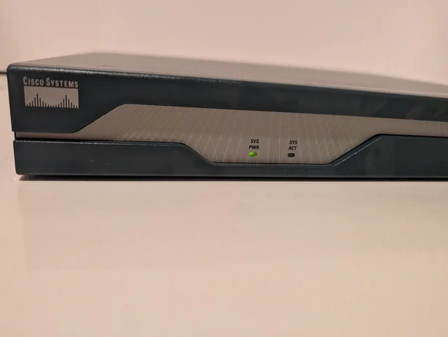 Маршрутизатор Cisco 1841 Router WIC-1DSU-T1 64MB Flash Boots IOS 1800 Series CIS — фото лота 2