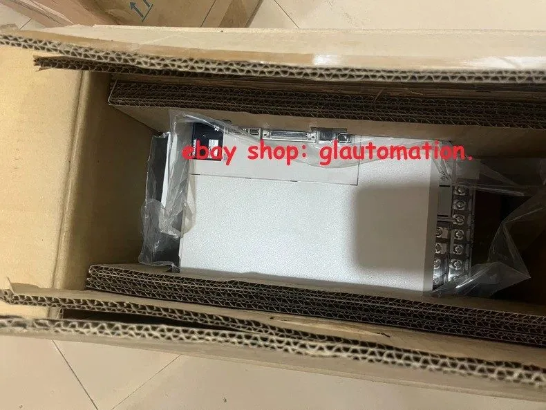 Сервопривод YASKAWA SGD7S-550A00A202 Servo drive — фото лота 2