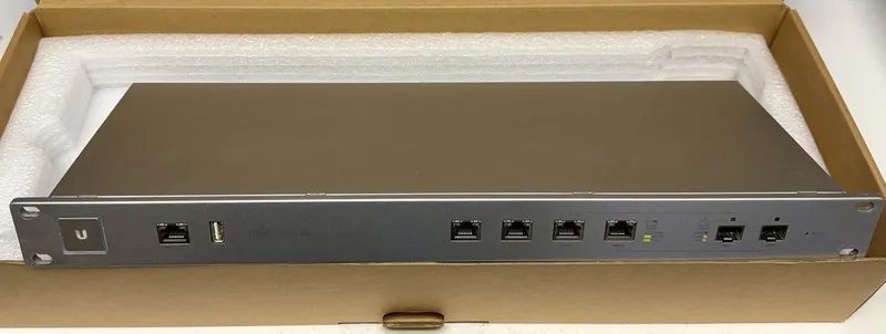 Коммутатор Ubiquiti Networks USG-PRO-4 UniFi Security Gateway Access Point PRO