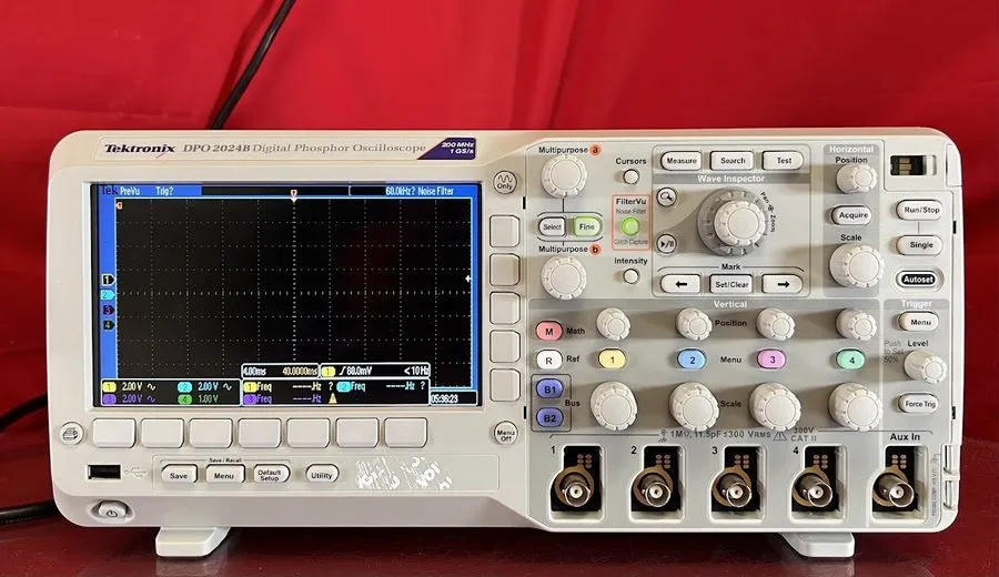 Осциллограф Tektronix DPO2024B, 200MHZ,4Ch, 1GS/s Oscilloscope