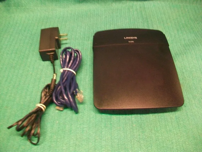 Маршрутизатор Cisco Linksys E1200 Wireless-N300 Wi-Fi Router With 4 Port Switch — фото лота 1
