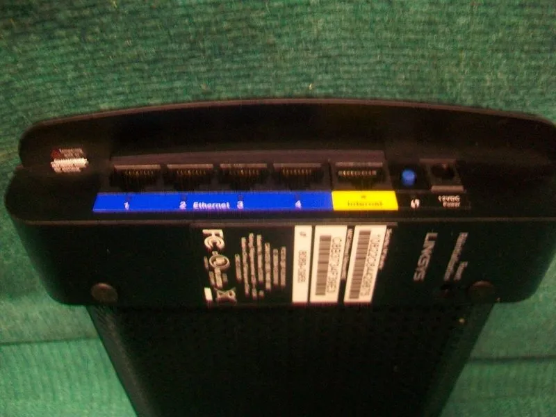 Маршрутизатор Cisco Linksys E1200 Wireless-N300 Wi-Fi Router With 4 Port Switch — фото лота 2