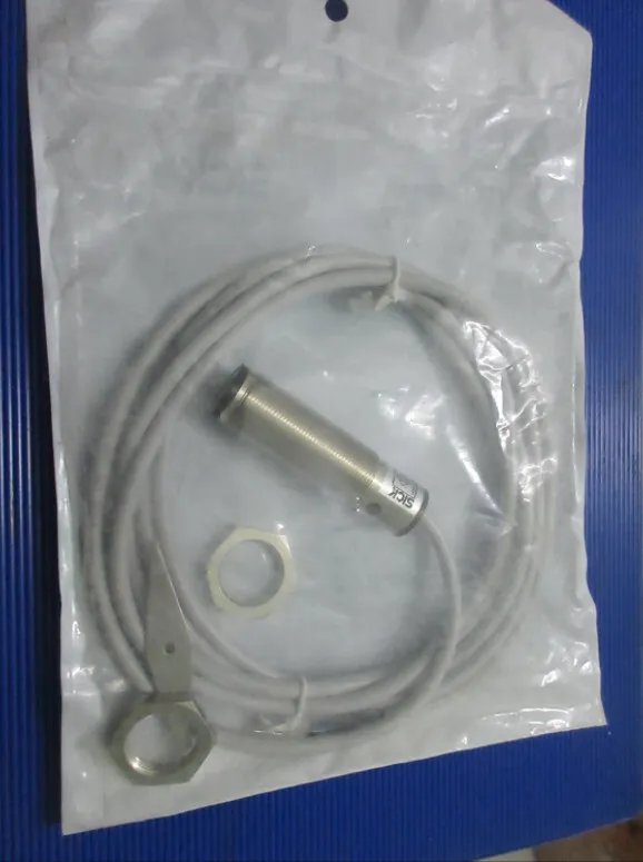 Датчик приближения SICK VTF18-3E1212 Photoelectric proximity sensor,NPN