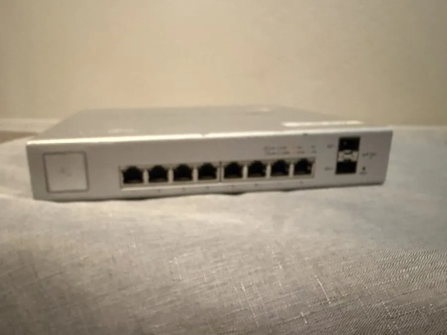 Коммутатор Ubiquiti US-8-150W 8-Port UniFi Switch, Managed PoE+ Gigabit Switch
